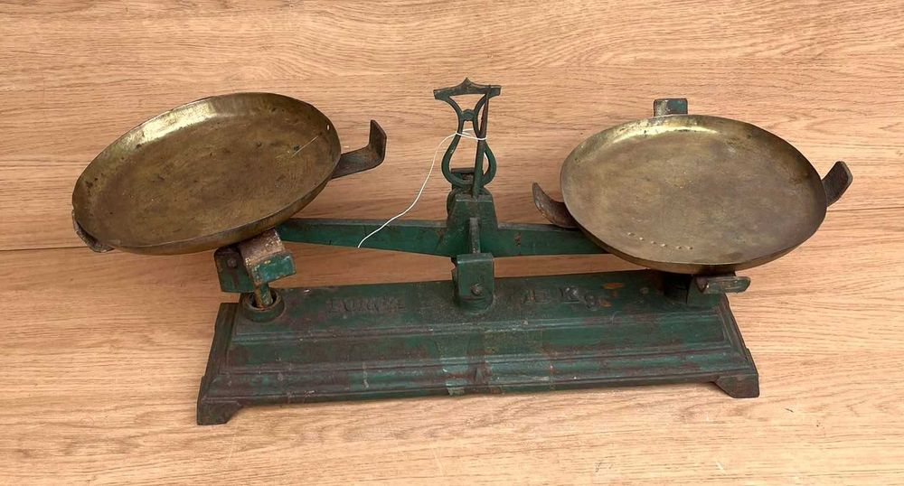 Balança de mesa antiga