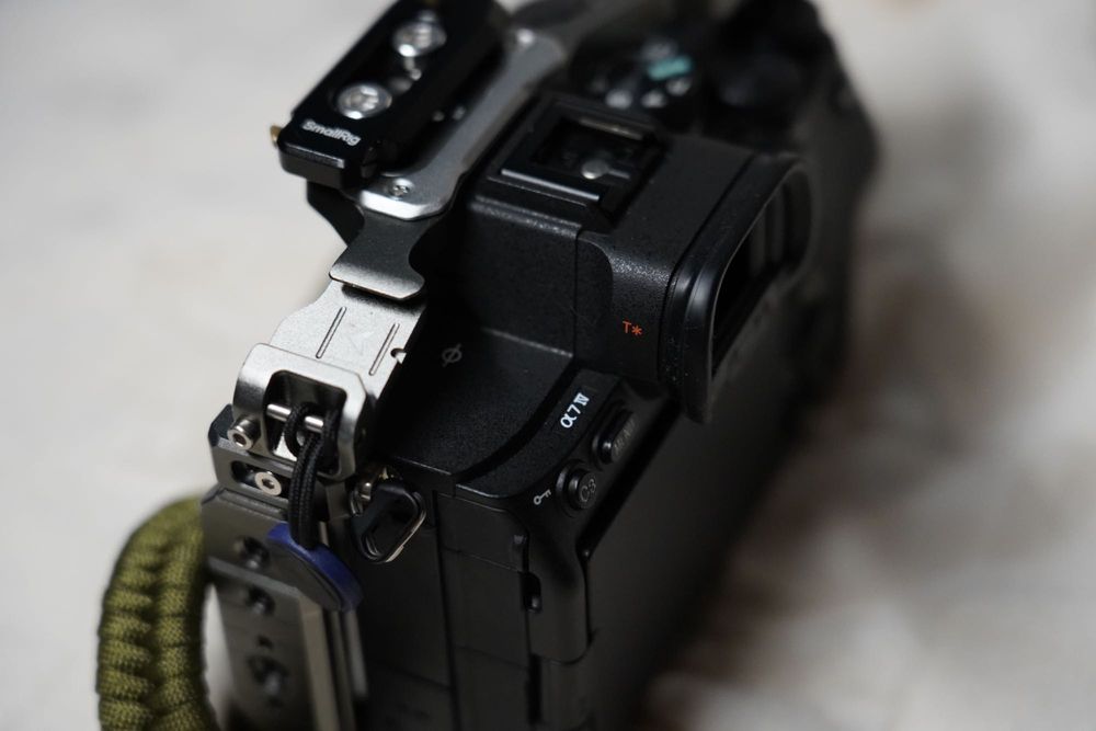 Sony a7 IV com 4000 disparos + extras