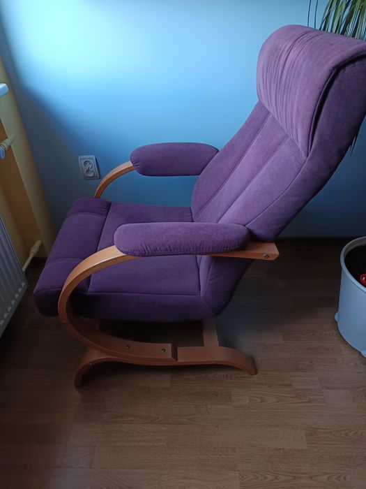 Fotel w z regulowanym zagłówkiem i