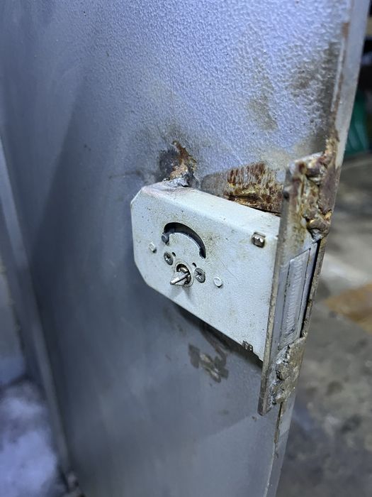 Шкаф охотничий (сейф оружейный) высота 86см/ширина 35см/глубина 25см