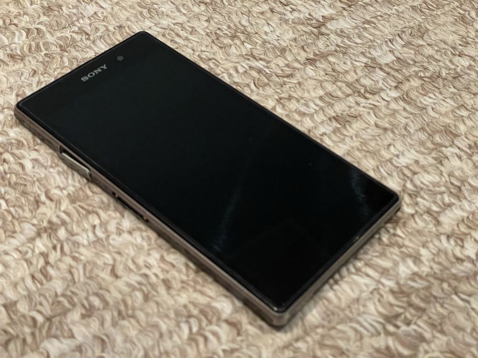 Sony Experia Z1 смартфон