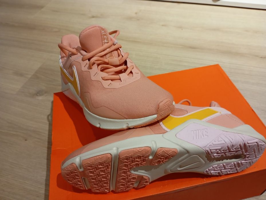 Adidasy Nike, r. 38.