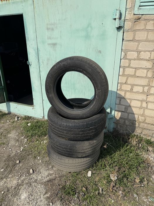 Комплект гуми KUMHO 235/60 R17 в нормальному стані КОМПЛЕКТ 800грн