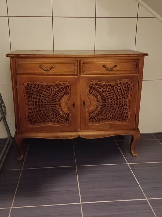 Komoda , urokliwy mebel-drewno