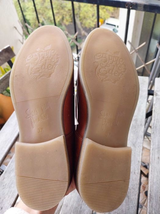 Sapatos em pele camel