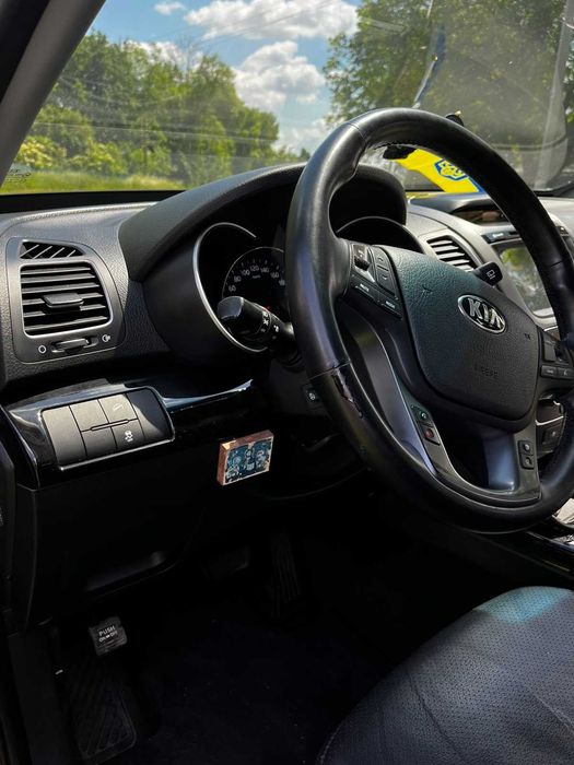 автомоболь KIA Sorento