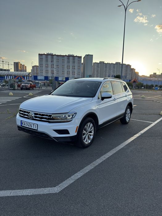 Volkswagen Tiguan SE 2