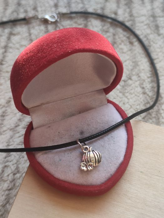 Piękny rzemyk unisex jesienny wisiorek zawieszka dynia halloween