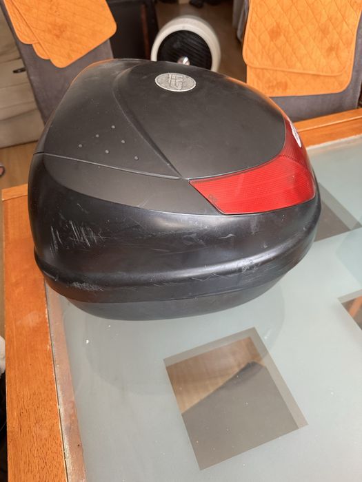 Top case Givi , bau para moto givi