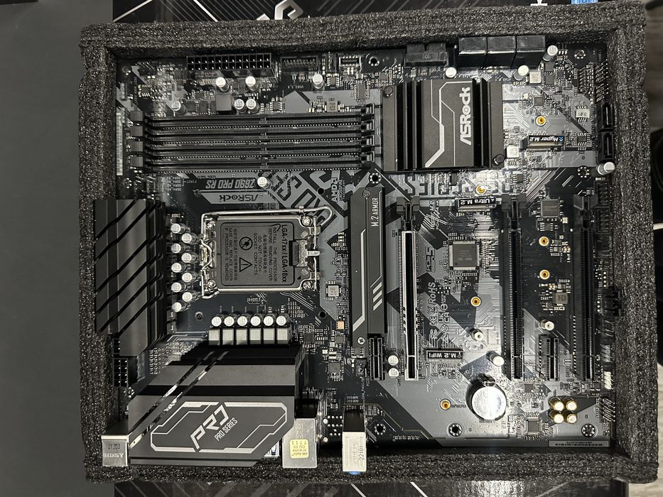 Материнка Asrock z690 pro rs