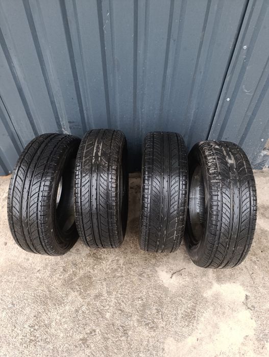 Комплект гуми літо 185 60 R14 стан нової