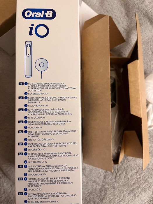 Електрична зубна щітка Oral-B iO