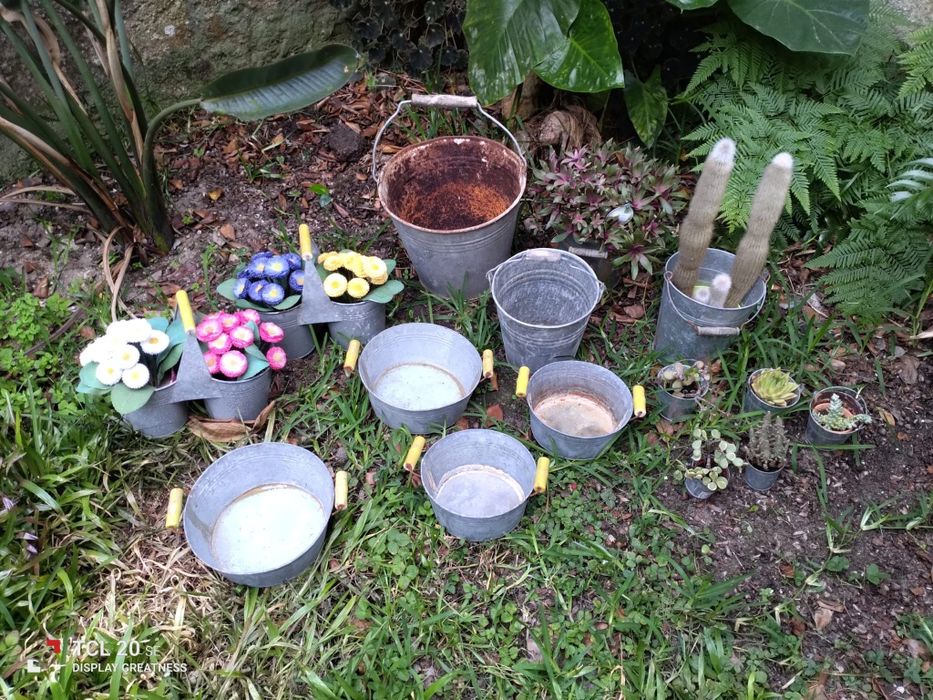 Conjunto de Peças em Folheta para Decoração de Jardim