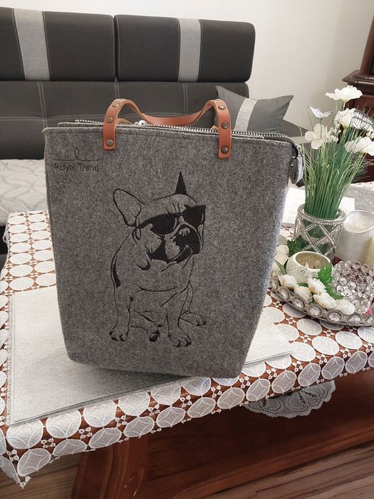 Torebka filcowa z wizerunkiem buldoga francuskiego