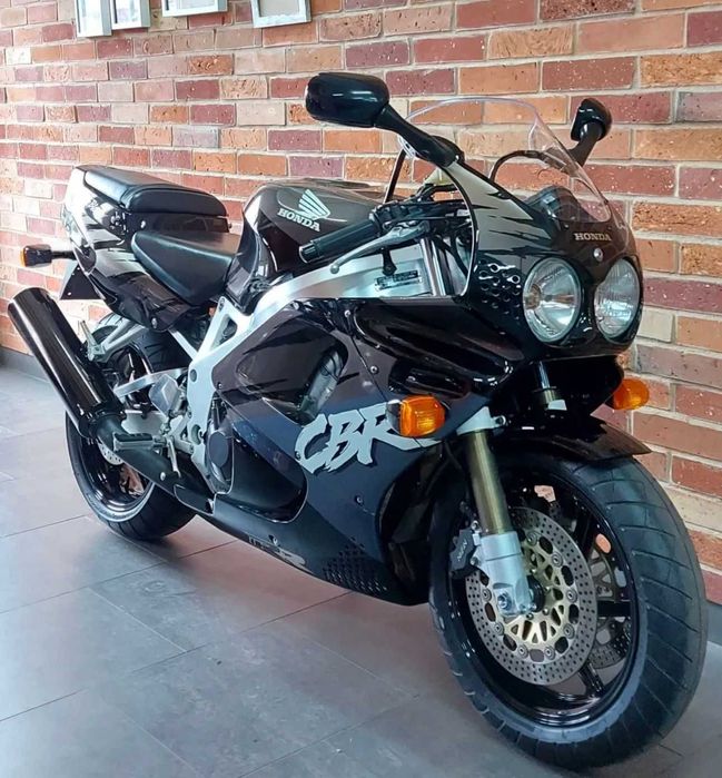 Honda cbr 900rr fireblade sc28