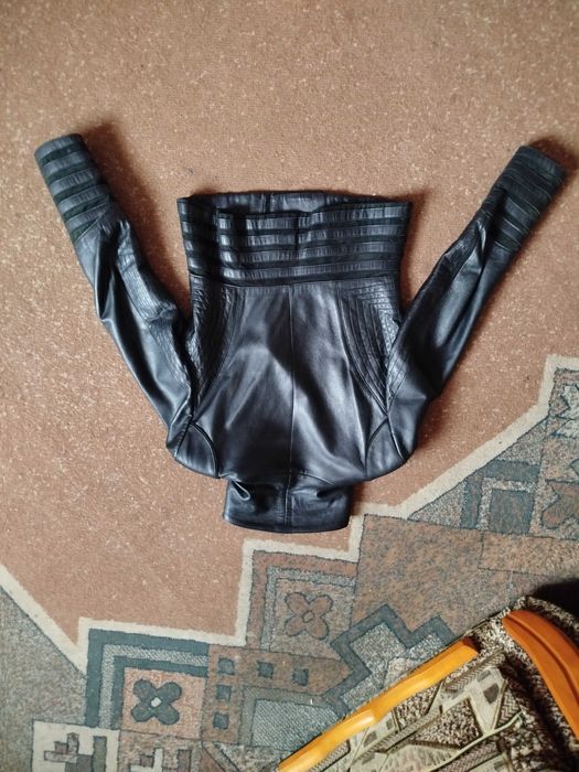 Жіноча шкіряна куртка