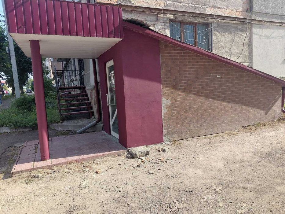 продається нежитлове приміщення цокольного поверху в місті Збараж