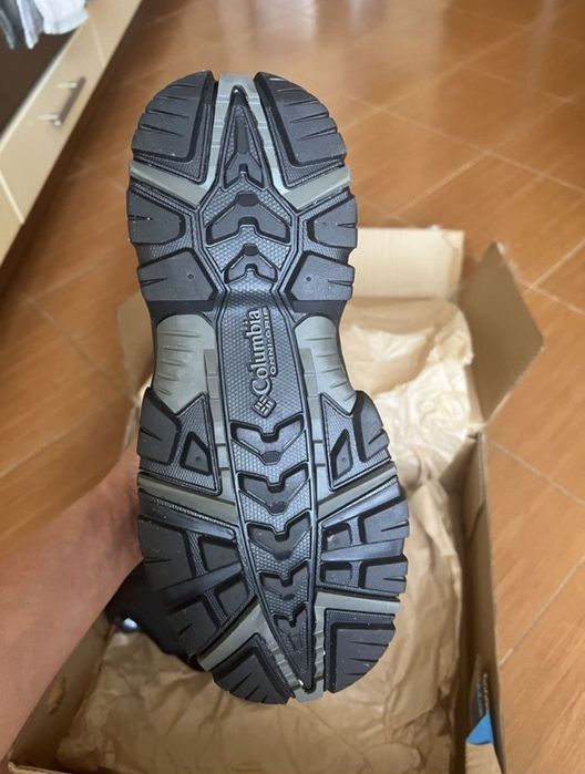 Нові зимові водонепронекні ботінкі  КОЛАМБІЯ ,43 розмір, і 28 см по ус