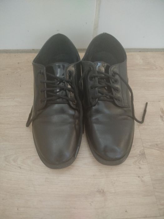 Sprzedam buty do komuni