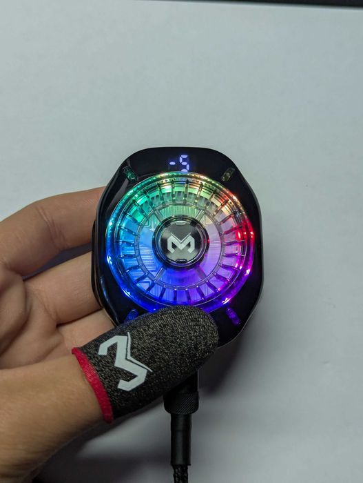 MEMO CX10 – мобільний кулер із Пельтьє, RGB‑підсвічуванням