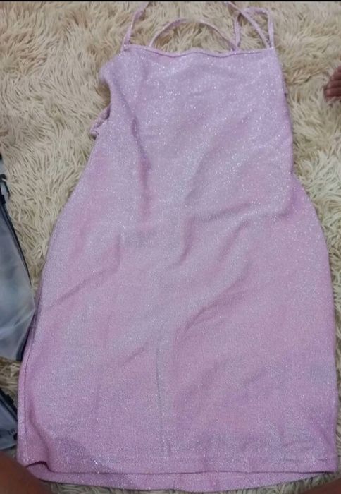 Cudowna błyszcząca sukienka jasno różowa. Impreza, sylwester