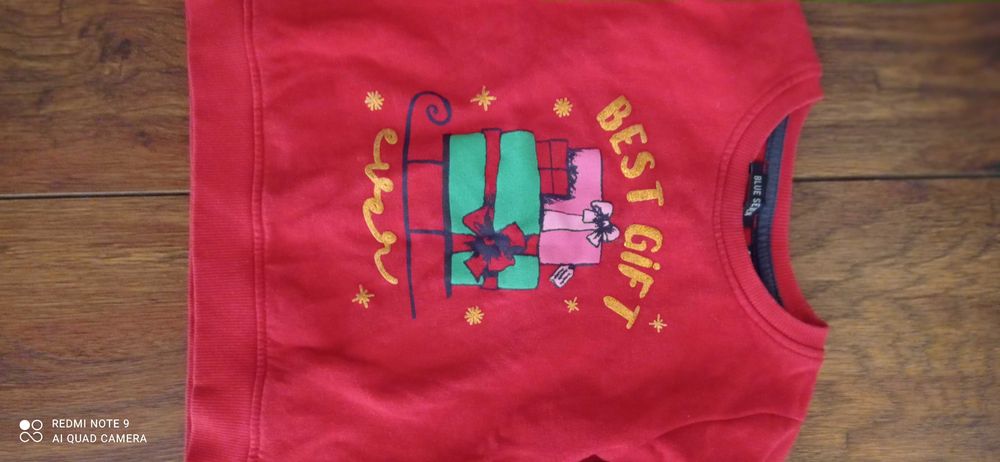 Świąteczna czerwona bluza 92