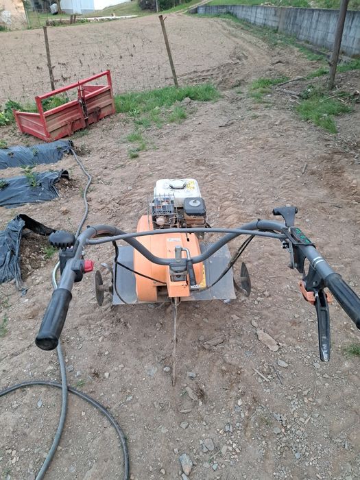 Vendo /troco moto enchada