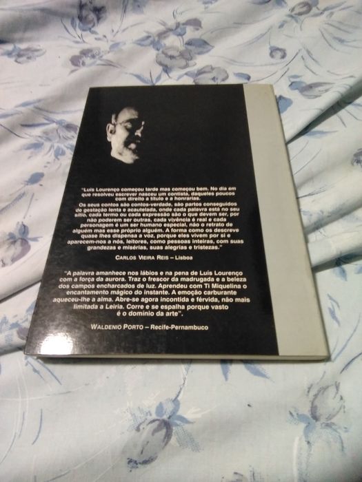 Janela aberta sobre a velha aldeia