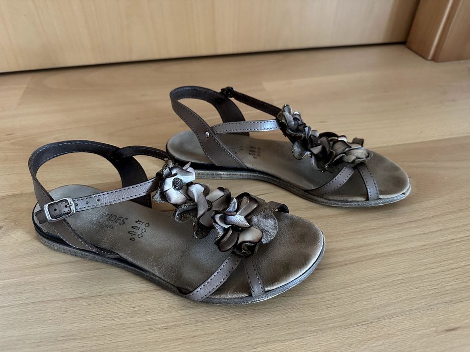 Sandálias Castanhas super giras Nº 38