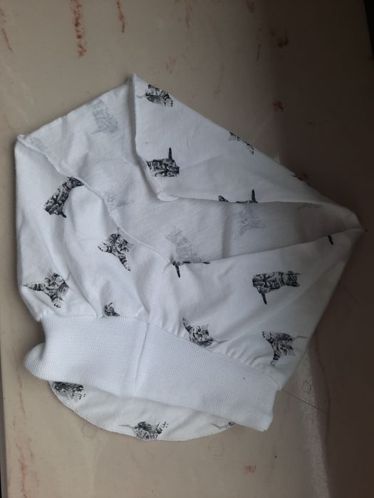 Chustka z kotkami dla dziewczynki