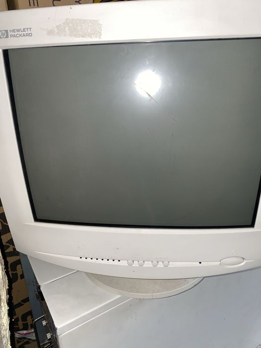 HP NetServer 3000 Server and Monitor63824227459329124