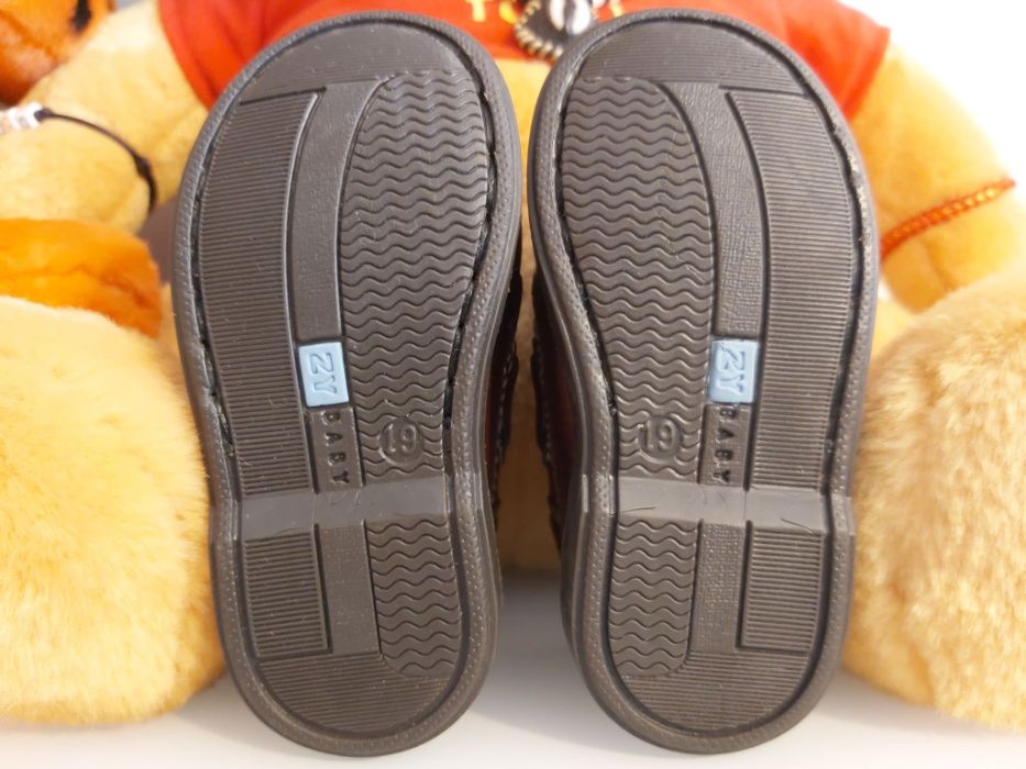 Sapatos bebé Zy em pele, n.º 19 - NOVOS (oferta portes)