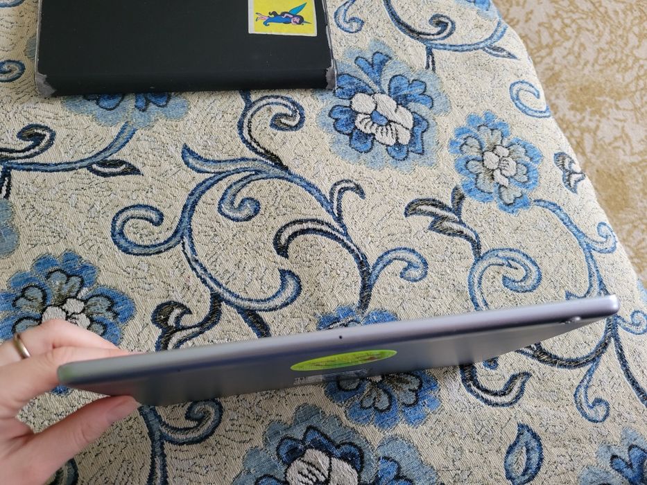 Продам планшет HUAWEI