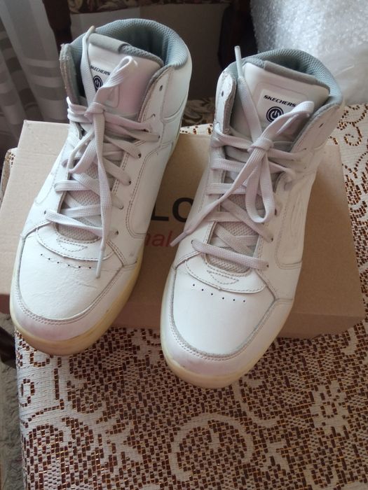 Продам ботинки женские.