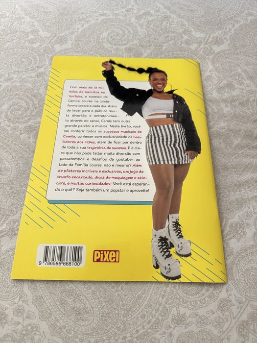 Livro assinado Camila Loures