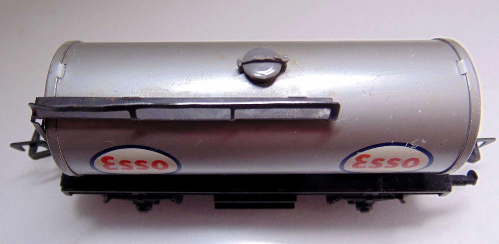 Вагон цистерна Esso Fleischmann, H0 (1:87).