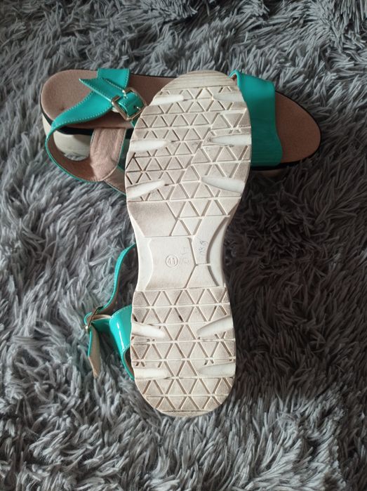 Босоножки женские