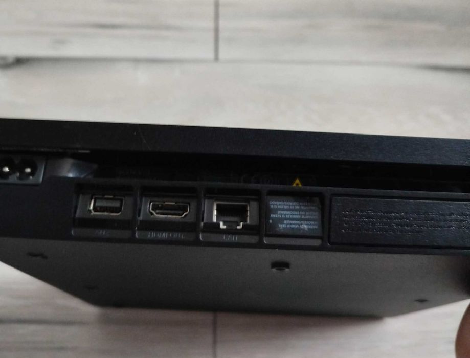 Konsola PS4 Slim 1TB