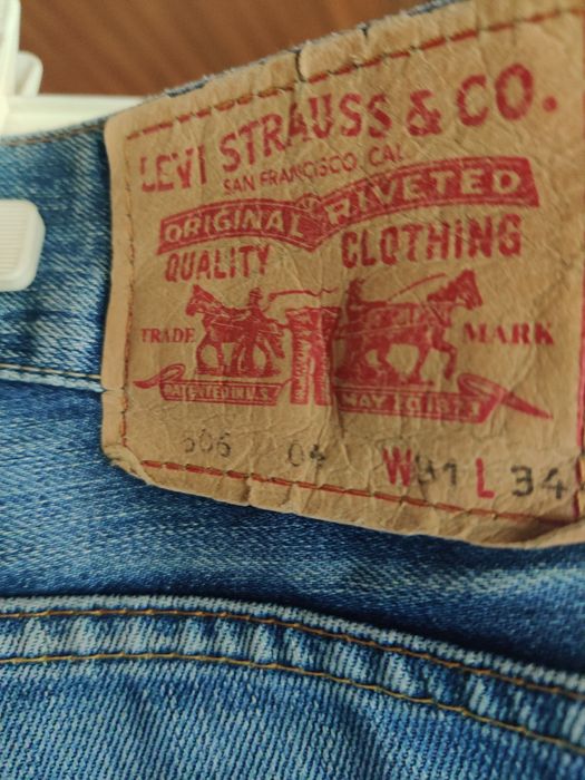 Calças Levis 506 rasgadas, Homem, W31 L34. Estado usado.