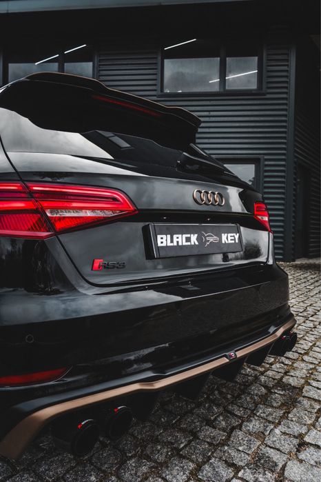 Audi a3 sportback s-line 2.0TDI 150cv “black and bronze” LOOK RS3