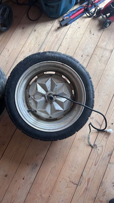 Pneus para mota elétrica (scooters]