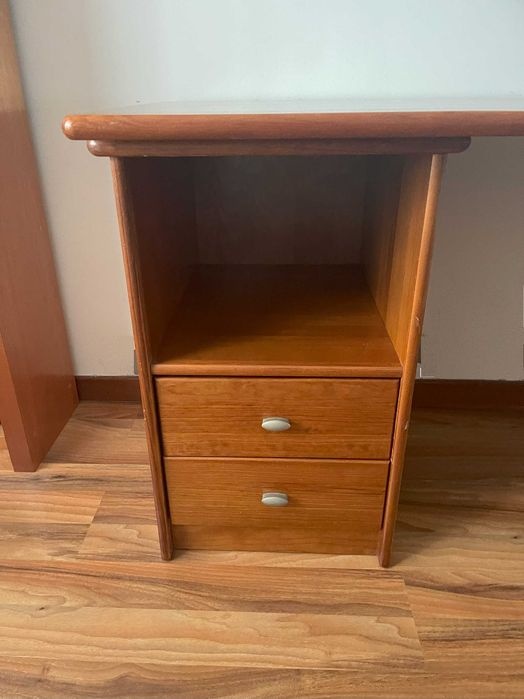 Secretária Pinho de mel