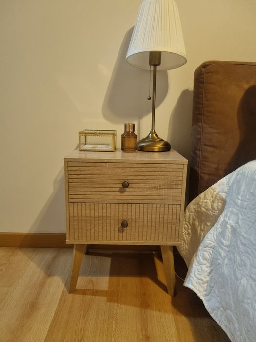 Par de Mesas de Cabeceira de Estilo Nórdico / Retro – Como Novas