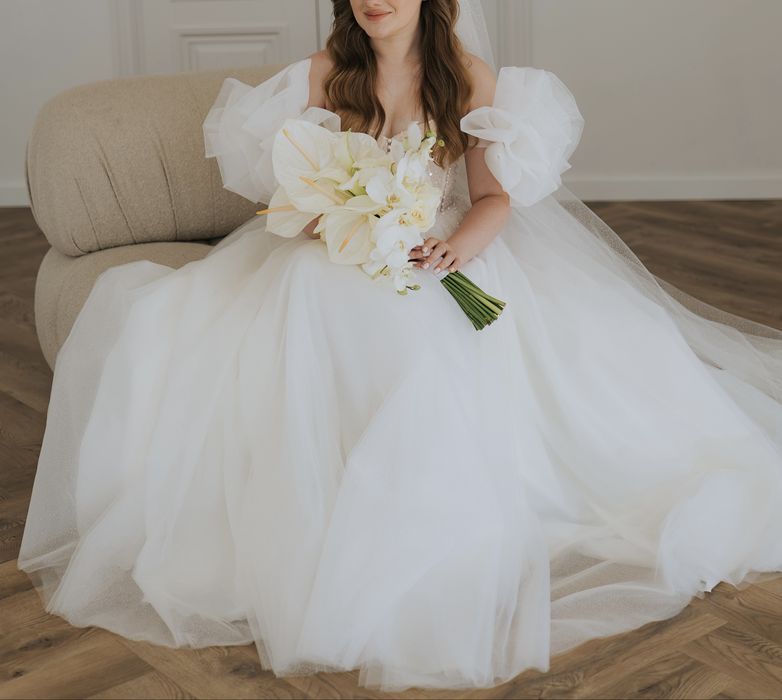 Весільна сукня .