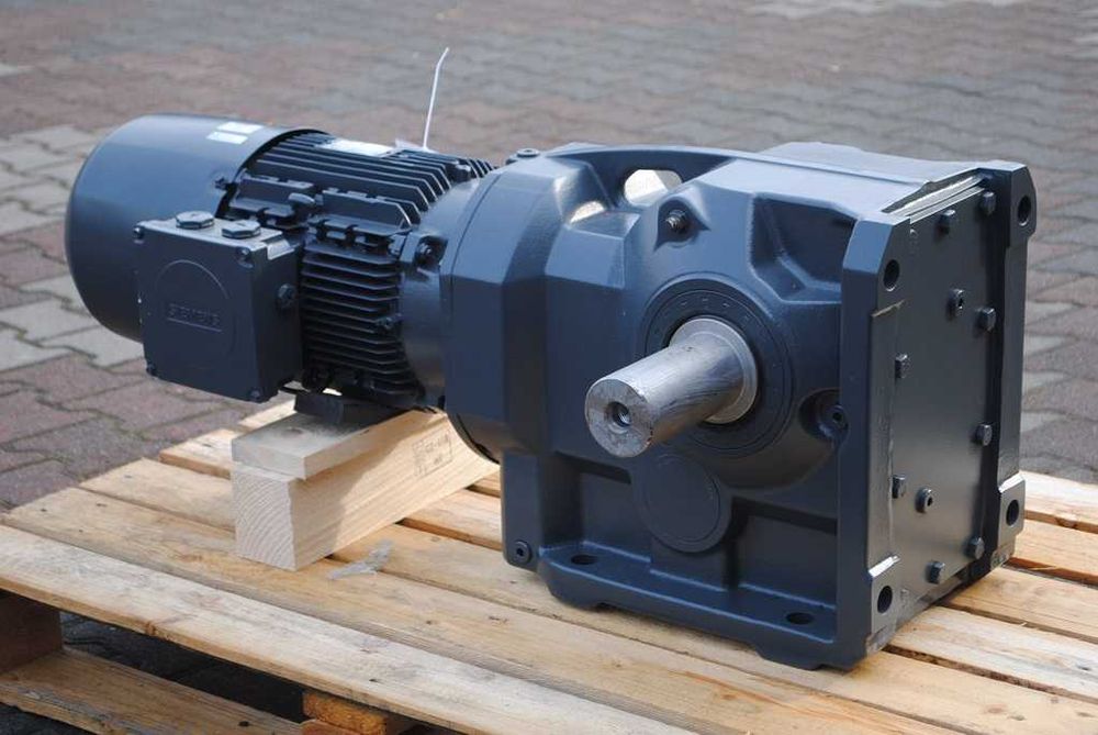 Motoreduktor kątowy 5.5kw 10,2obr./min. z hamulcem. Siemens
