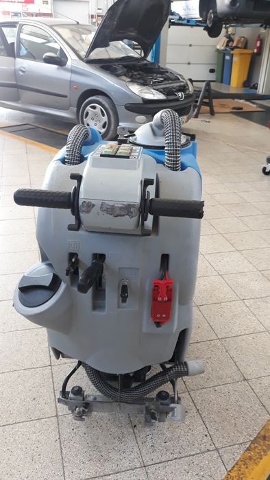 Máquina de lavar chão e aspirar