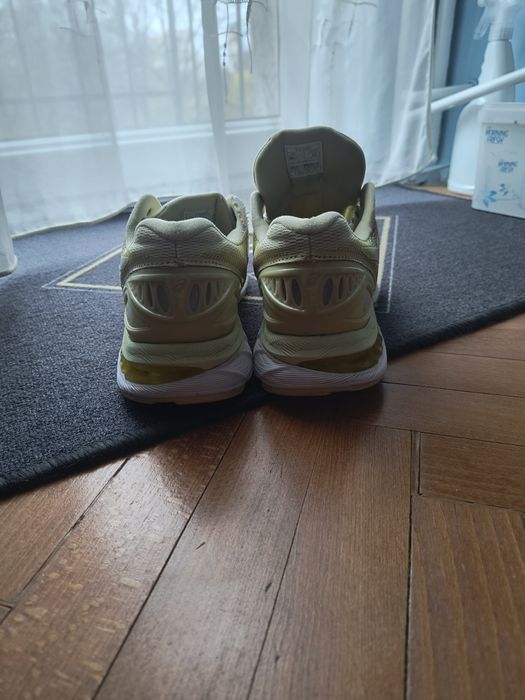 Buty Asics Nimbus 20 roz 42  (26 cm)
