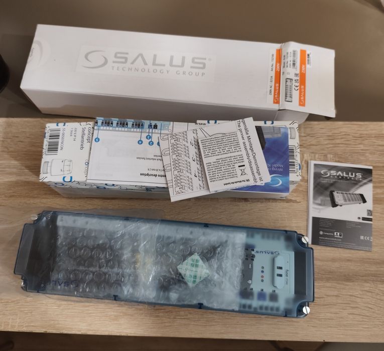 Listwa sterująca do ogrzewania podłogowego. Salus  plus elektrozawory.
