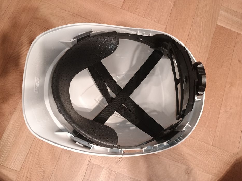 Kask roboczy, budowlany.