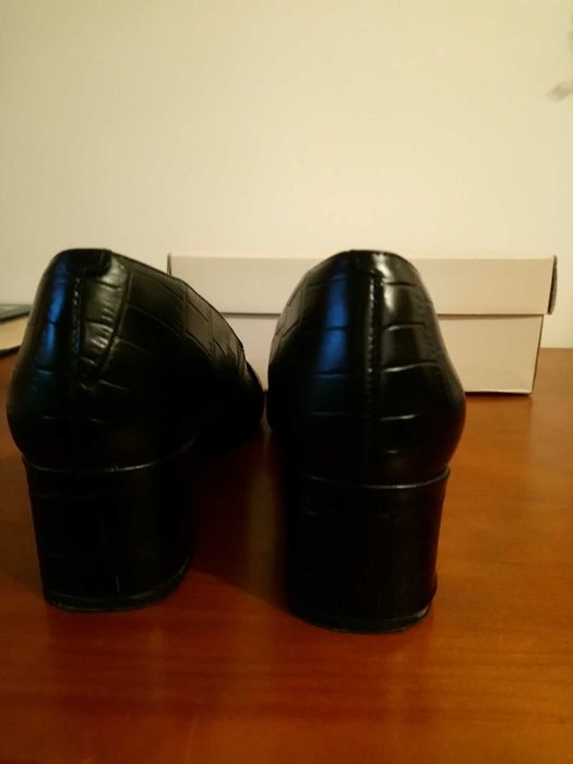 Sapatos em pele da marca Clarks